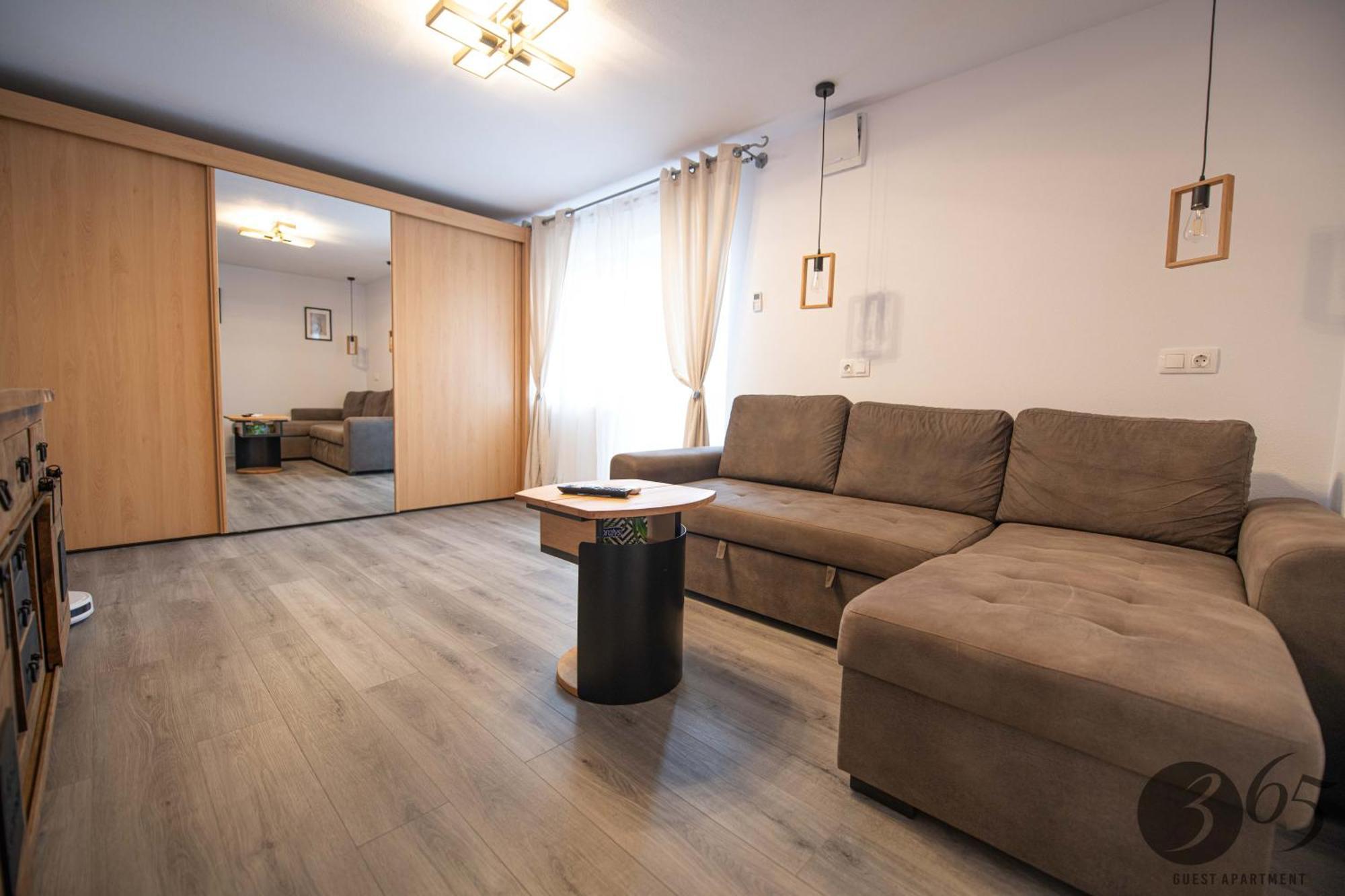365 Guest Apartment Hunedoara Exterior photo